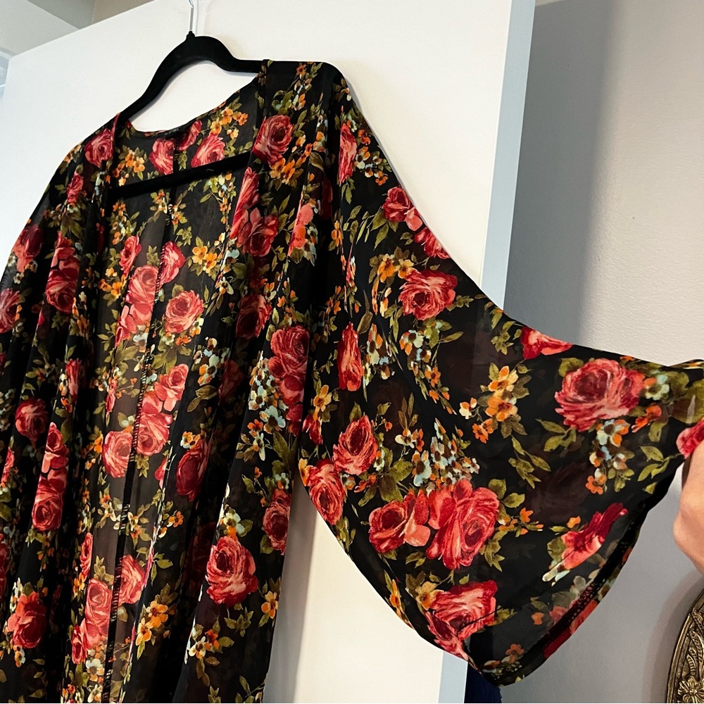 Iris | Rose Patterned Robe Cover Up - Picture 3 of 14
